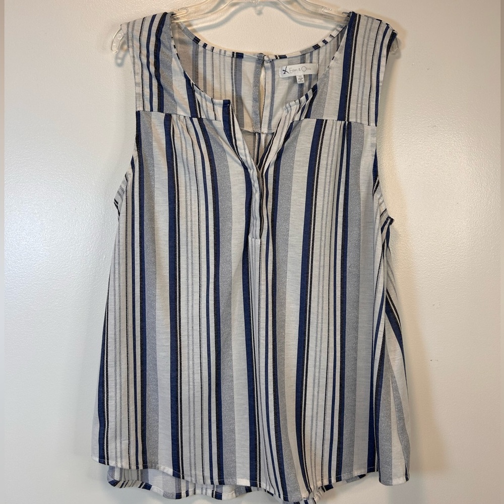 Eden & Olivia sleeveless blouse blue & white V-Neck‎ button up Women’s Size 1X